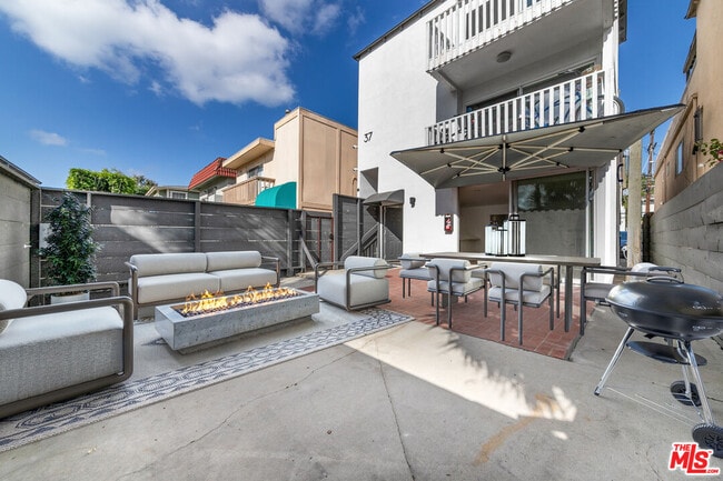 Building Photo - 37 29th Ave