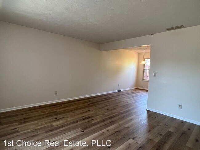 Building Photo - 2 br, 1.5 bath House - 2185-C Meadowlawn