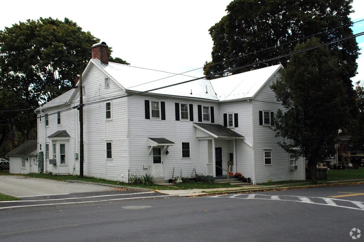Primary Photo - 10 W Main St