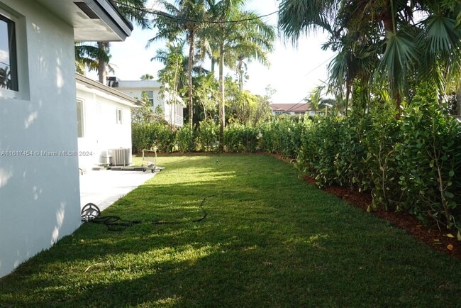 Building Photo - 7420 Beach View Dr