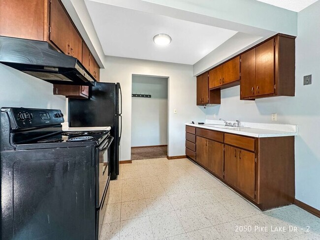 Foto del edificio - 2050 Pike Lake Dr