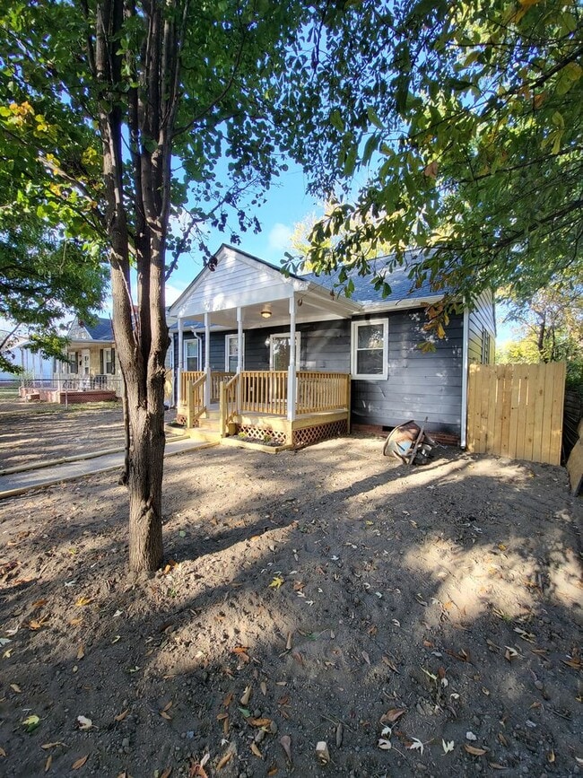 Foto del edificio - Recently Updated Two Bedroom Home Minutes ...