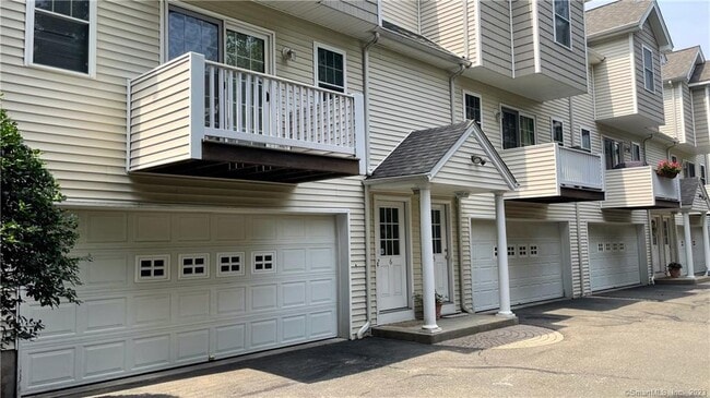 Building Photo - 35 Maple Tree Ave