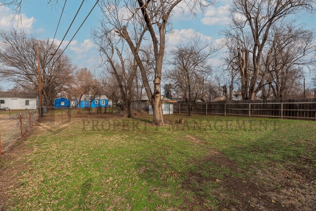 Foto del edificio - 224 Grover Ave