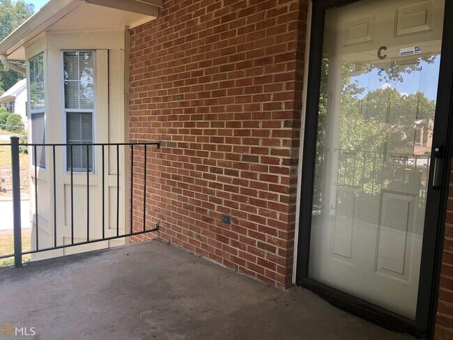 Building Photo - 401 Forrest Ave