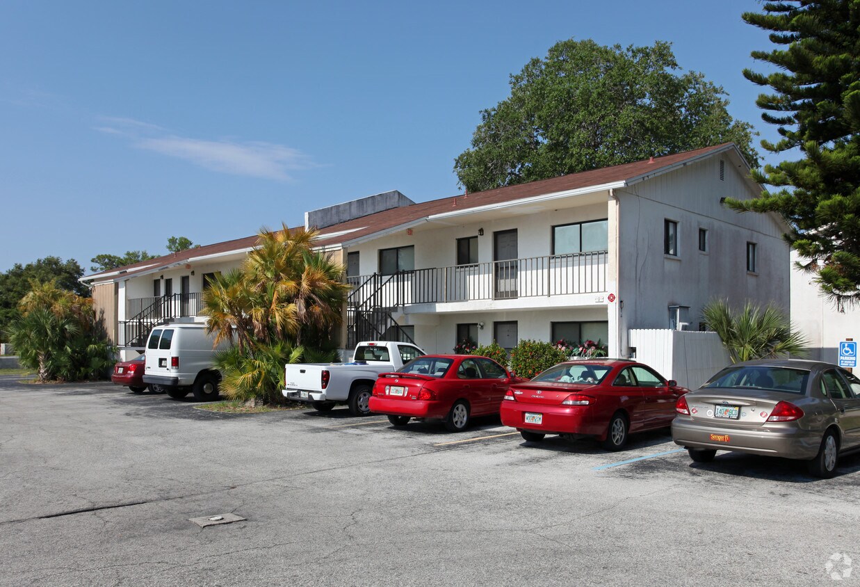 Gould's SummerSet Apartments in Merritt Island, FL