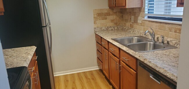 Building Photo - 3BD/2.5BA, Off Broadway Condo, west Columb...