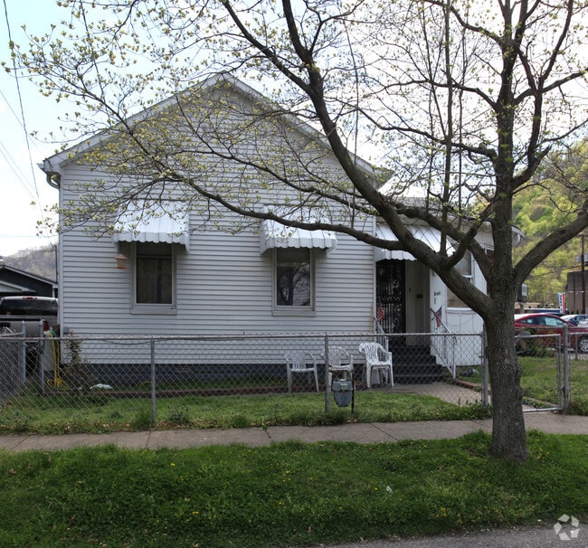 506 Ferry St, Montgomery, WV 25136 Apartments in Montgomery, WV