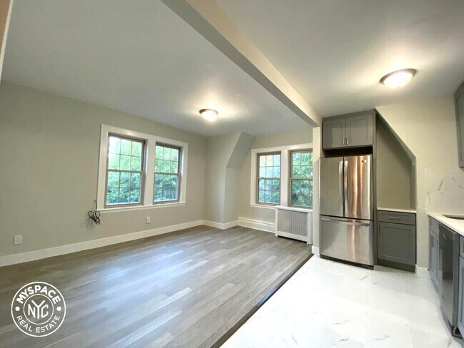 Building Photo - 201 Ascan Ave