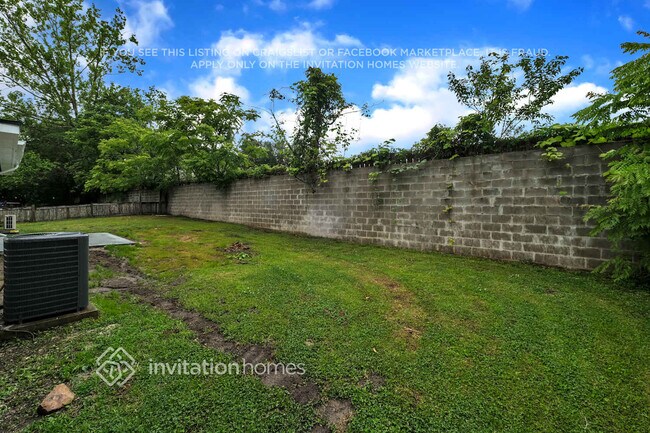 Foto del edificio - 8061 Delaroche Dr