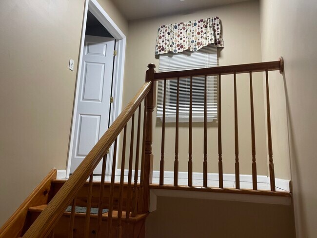 Apartment entrance - 10 Elm Ct