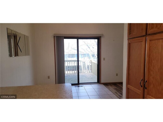 Foto del edificio - 6868 Sherwood Rd