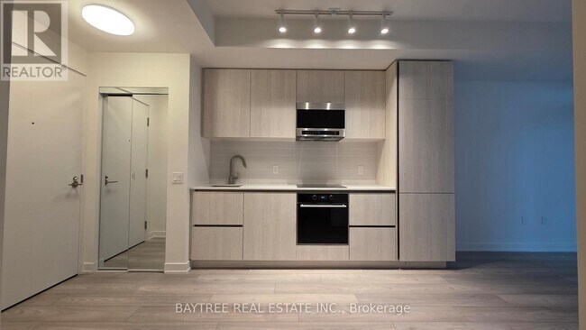 Photo du bâtiment - 110 Broadway Ave