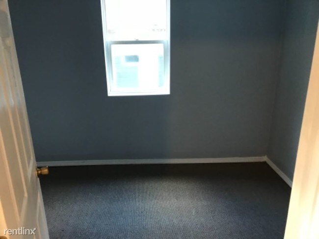 Building Photo - 8639 S Phillips Ave