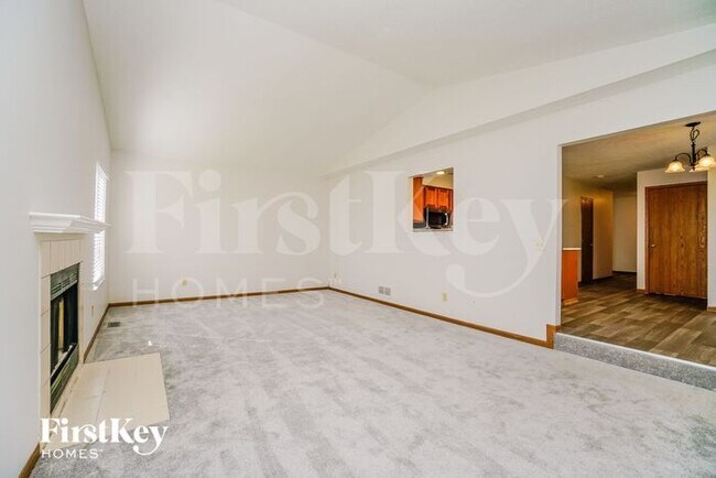 Building Photo - 887 Larkfield Drive