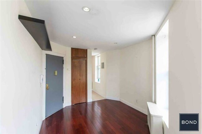 Foto del edificio - 26 7th Ave S