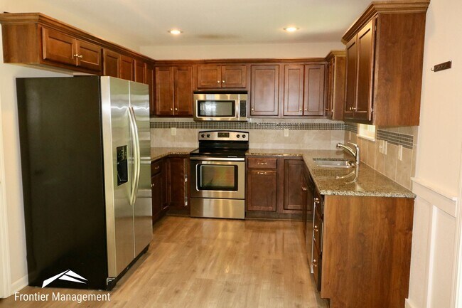 Foto del edificio - Large Home In A Quiet Neighborhood Off Of Scenic Drive