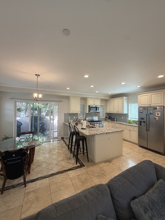 cocina - 532 N Francisca Ave