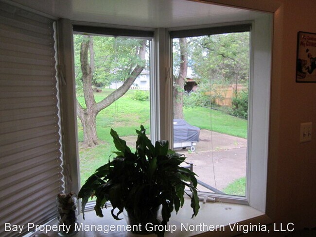 Foto del edificio - 3 br, 3 bath House - 932 ASHTON ST N.