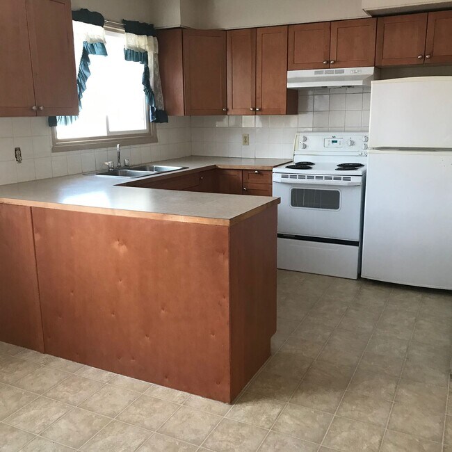Photo du bâtiment - 3 Bed 1.5 Bath Unit in Red Deer, AB