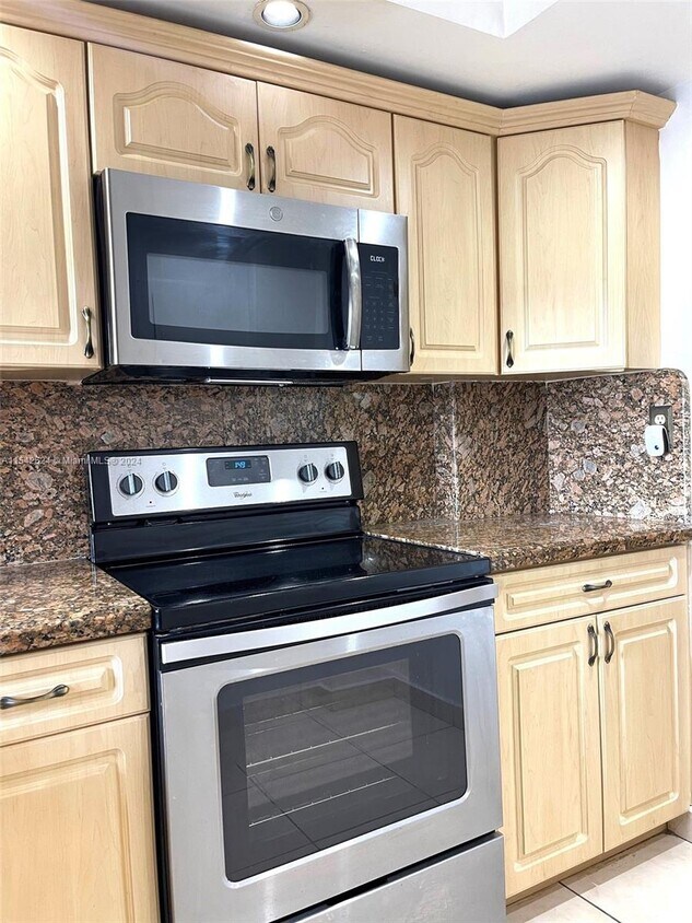 Foto principal - 9411 SW 4th St