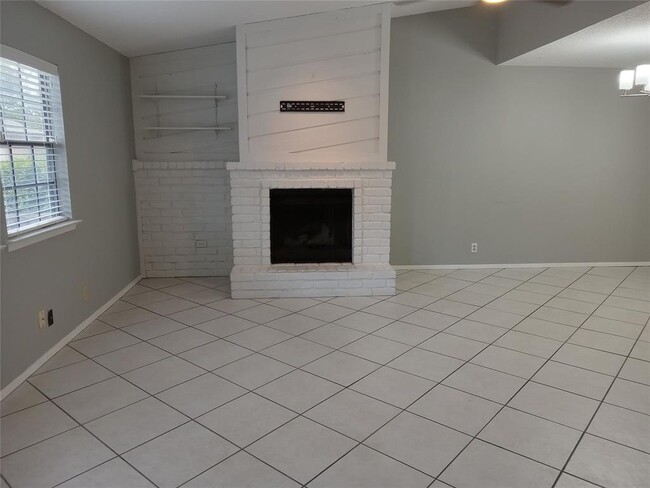 Foto del edificio - 910 E Meadowmere Ln