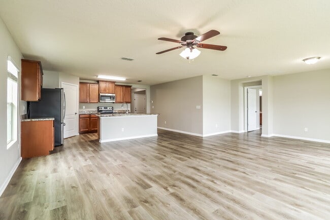 Building Photo - 1944 Rock Springs Way