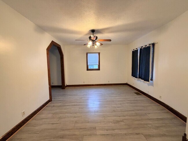 Foto del edificio - 5639 Greenfield Ave