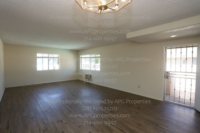 Building Photo - 414 N Clark St