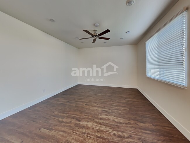 Building Photo - 936 Moorside Ave