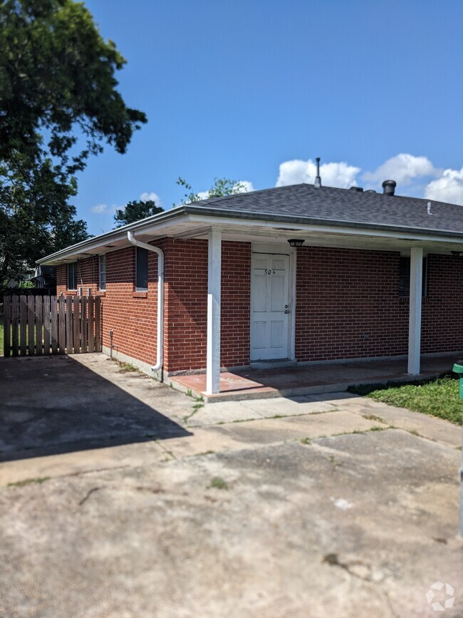 Building Photo - 504 Houma Blvd