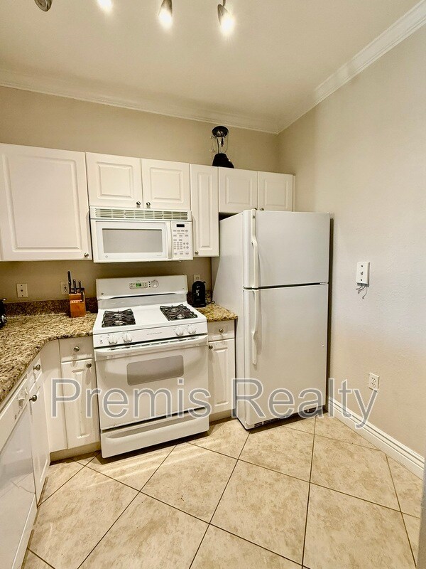 Building Photo - 2705 Via Murano