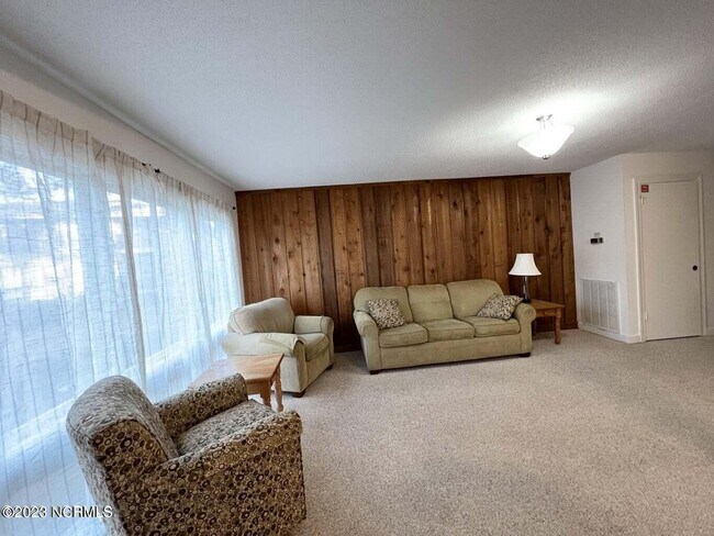 Building Photo - 219 Foxkroft Dr