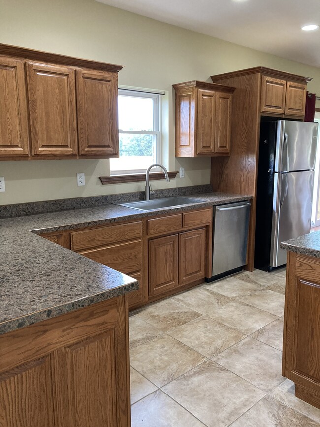 Large farm sink, dishwasher, and bar seating area with 4 stools - 624 Byrd Rd