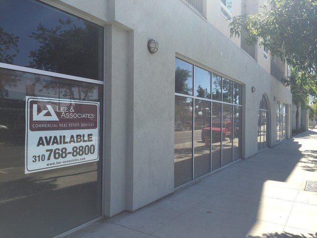 Foto del edificio - Hollydale Plaza Apartments