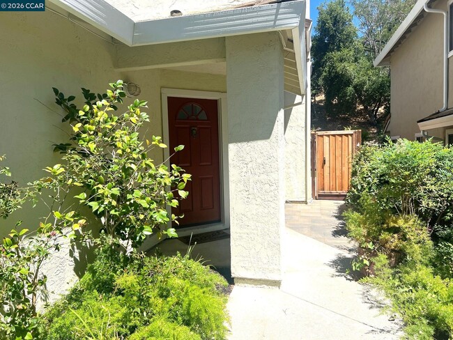 Building Photo - 1115 Crest Ridge Ln