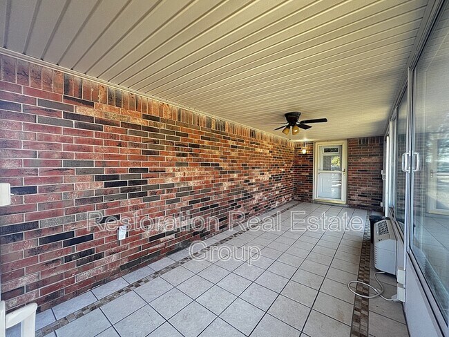 Foto del edificio - 819 N2964 Rd