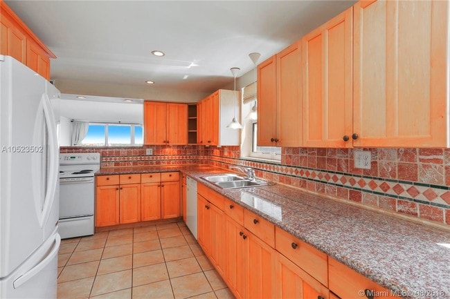 Building Photo - ROYAL BAHAMIAN EAST CONDO