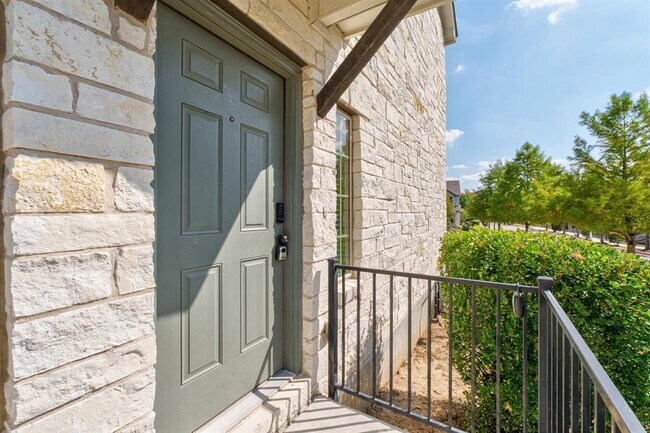 Foto del edificio - 7211 Ray Charles Dr