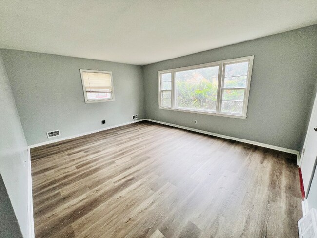 Foto del edificio - 4945 N 51st Blvd