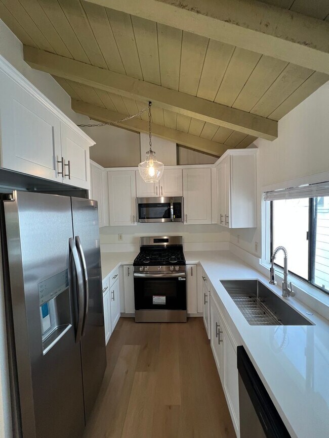Foto del edificio - Coastal Living | 4 Bed Upper Unit Near Bal...