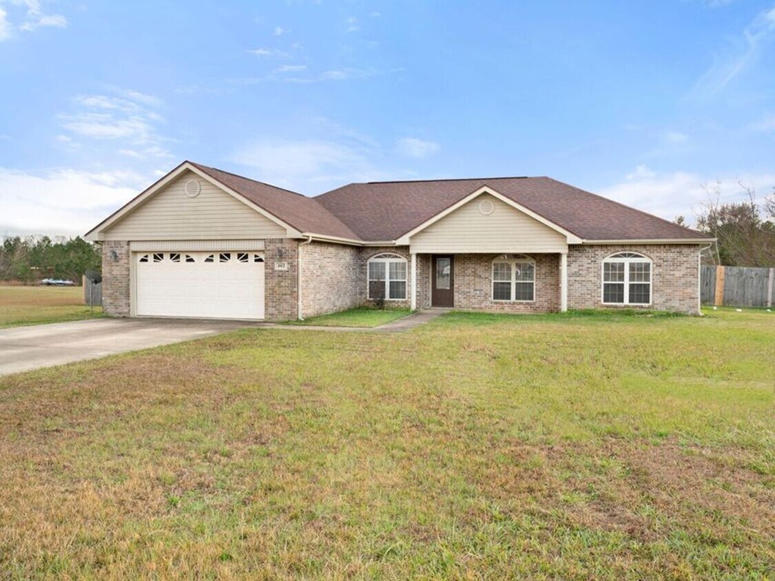 Primary Photo - 102 Antler Cir
