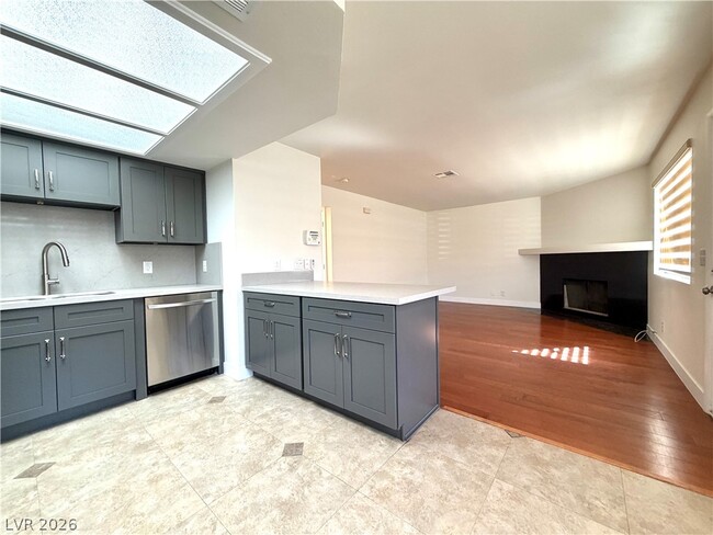 Foto del edificio - 920 Rockview Dr