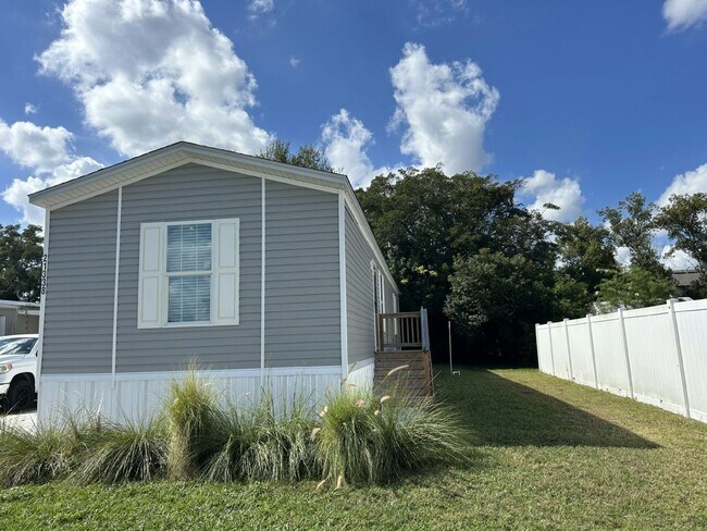 Foto del edificio - 21338 Lake Bambi Cir