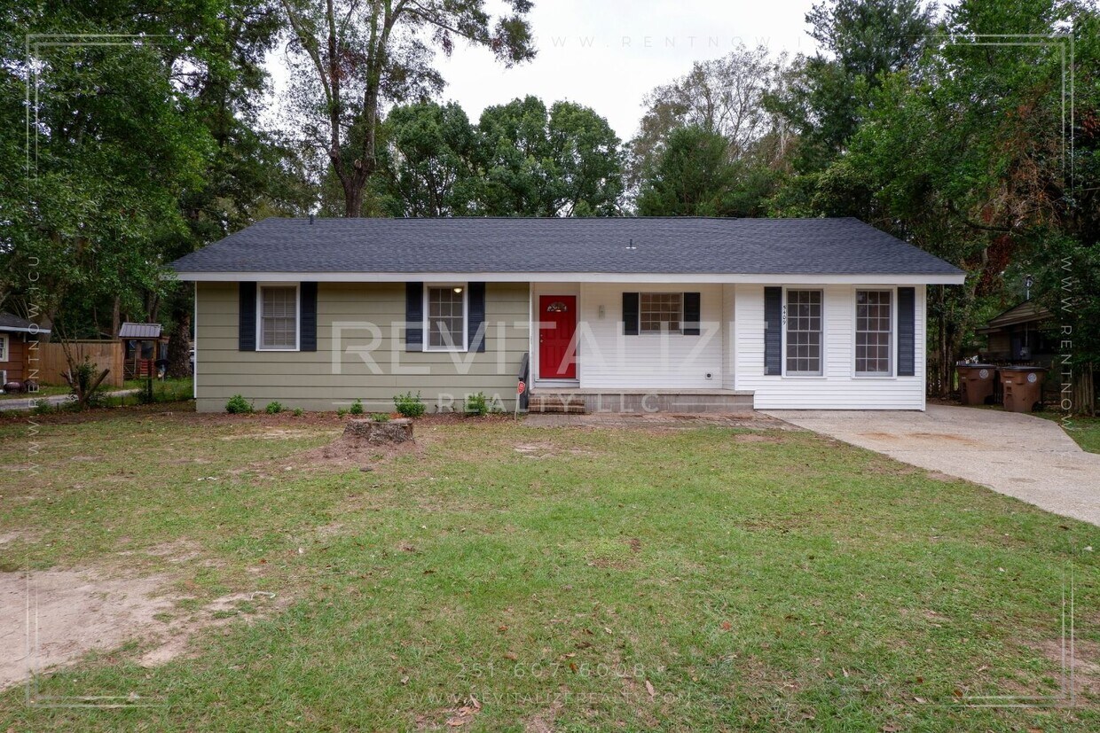 Primary Photo - Beautiful 4 Bedroom/2 Bathroom House in Mo...
