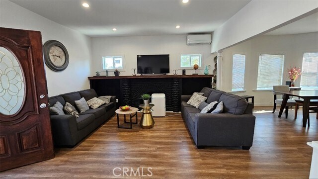 Foto del edificio - 1100 W 45th St