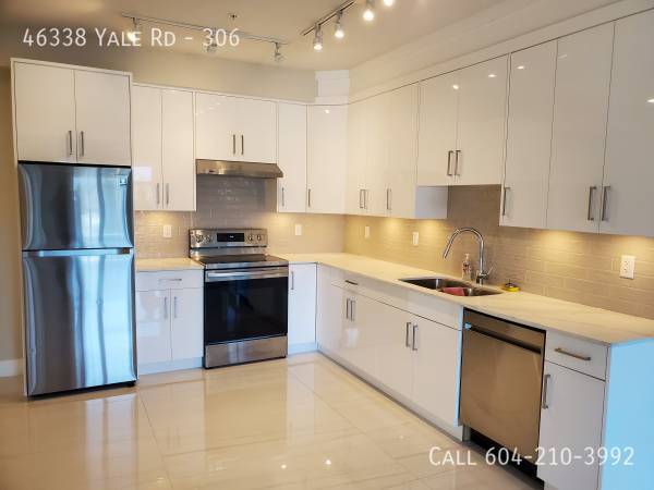 Photo du bâtiment - Stylish 3rd Floor Condo with Great View