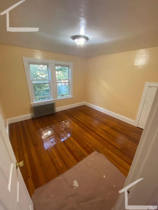 Building Photo - 231 Parsons St