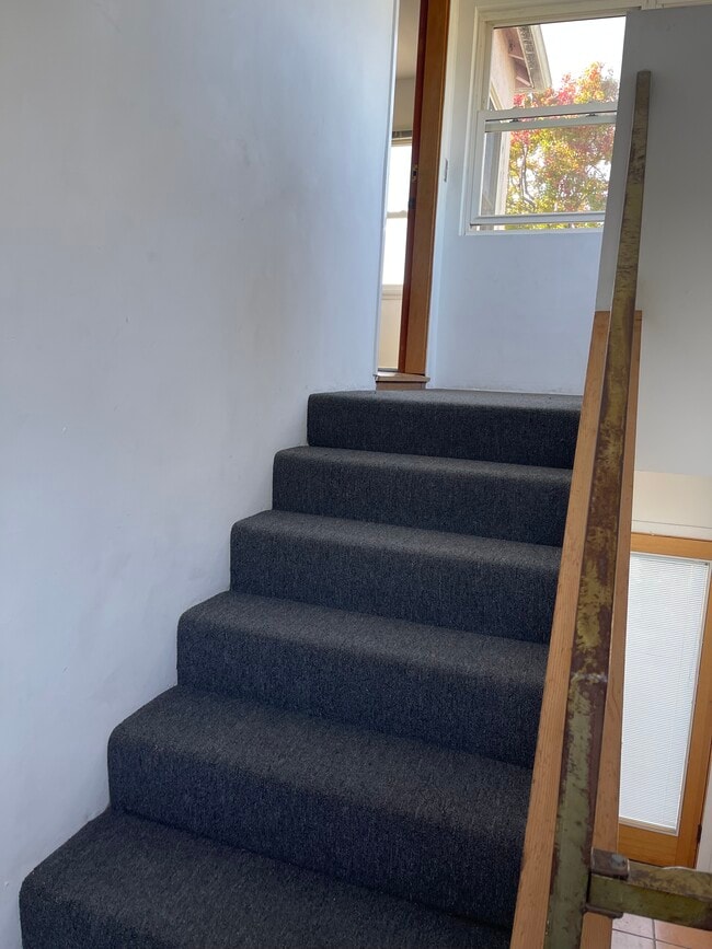 Entry to 2nd landing - 1827 18th St