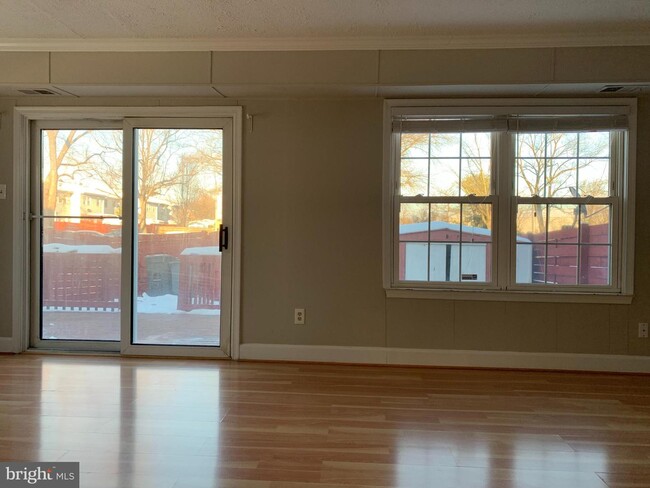 Building Photo - 14783 Tamarack Pl